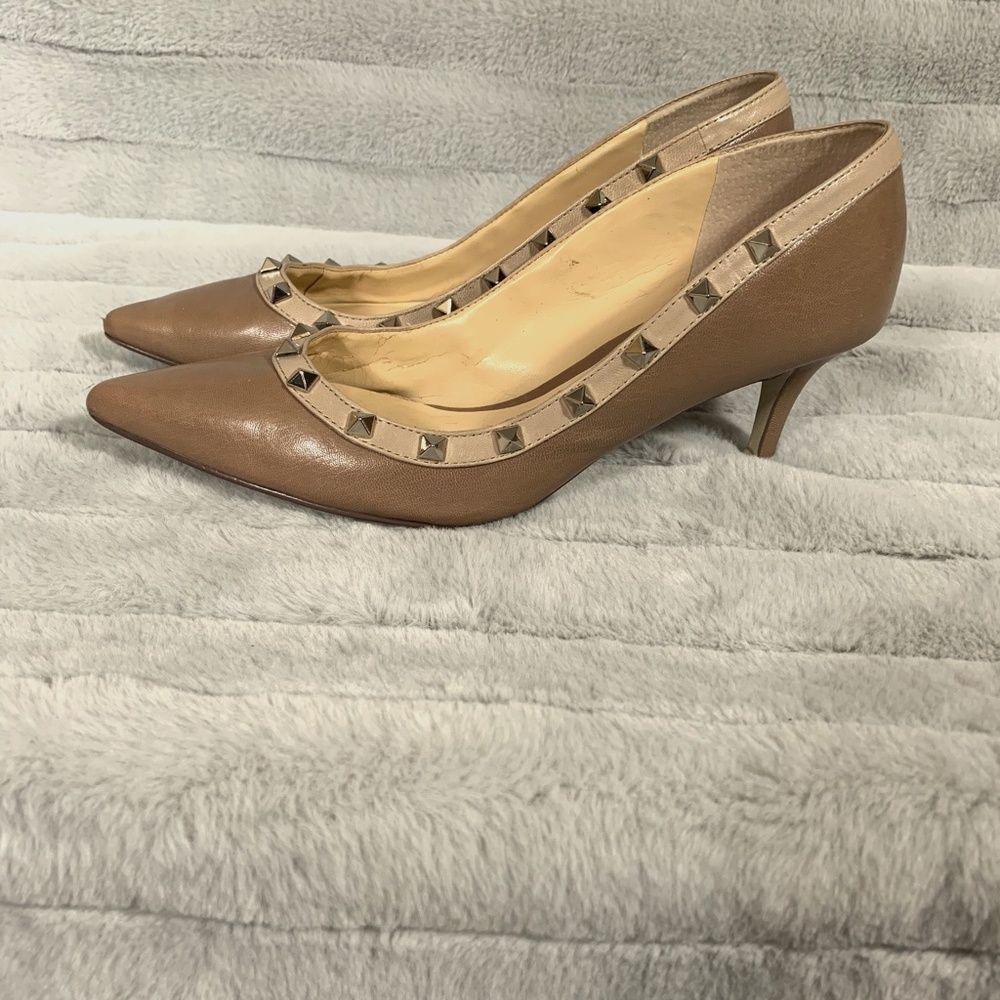 Ivanka Trump heels, tan, size 8
